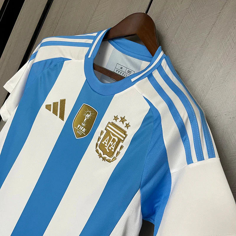 Camisa Adidas Argentina Copa América Torcedor 2024/25 Masculino Branco e Azul Celeste