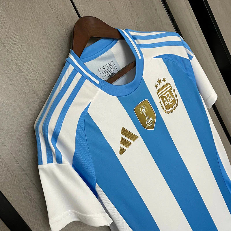 Camisa Adidas Argentina Copa América Torcedor 2024/25 Masculino Branco e Azul Celeste