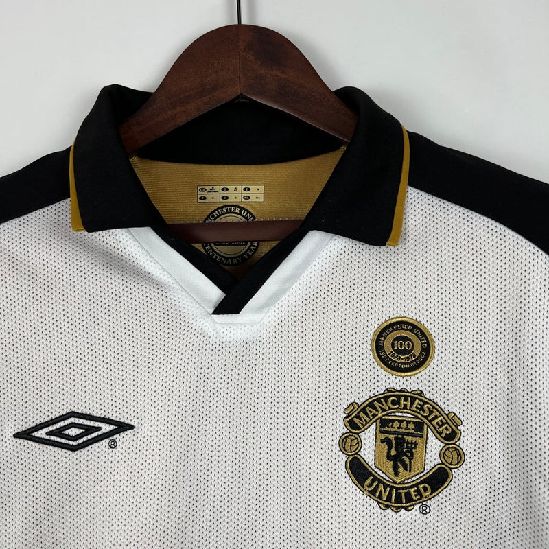 Camisa Dupla Face Retrô Manchester United Umbro 2001/02 100 Anos Masculina Branca e Preta ou Dourada