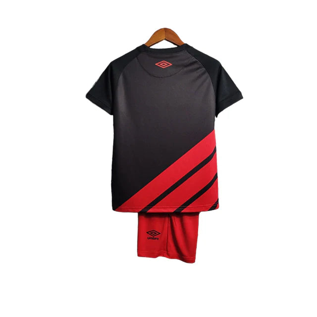 Kit Infantil Atlético Paranaense Away 23/24 - Umbro - Preta e vermelha